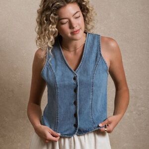 Neuflora Rye Vest - Denim Button-Front V-Neck Vest in Light Blue